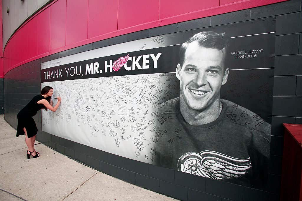 Mourners and NHL fans sign a banner before paying their respects to legendary hockey Hall of Famer Gordie Howe at his visitation at Joe Louis Arena June 14, 2016 in Detroit Michigan